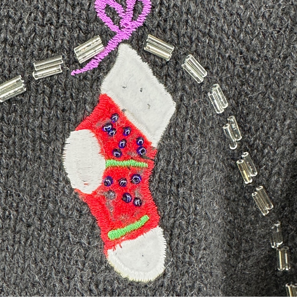 Women’s Vintage Petite Large Black Red Green Beaded Ugly Christmas Sweater - Picture 2 of 11